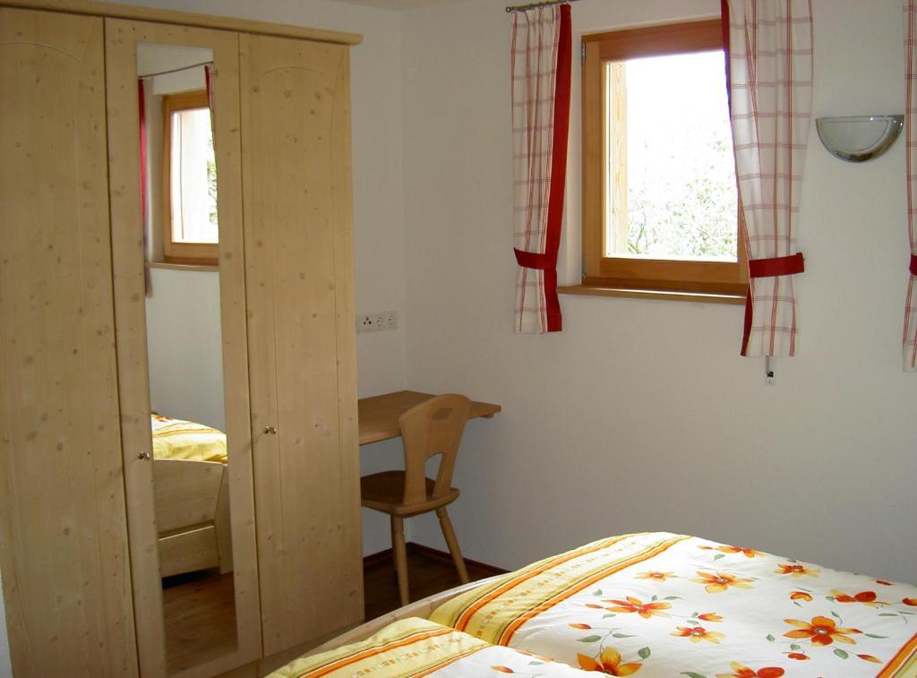 Pircherhof San Candido Room photo