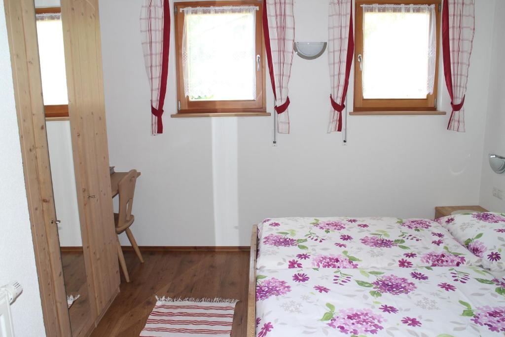 Pircherhof San Candido Room photo